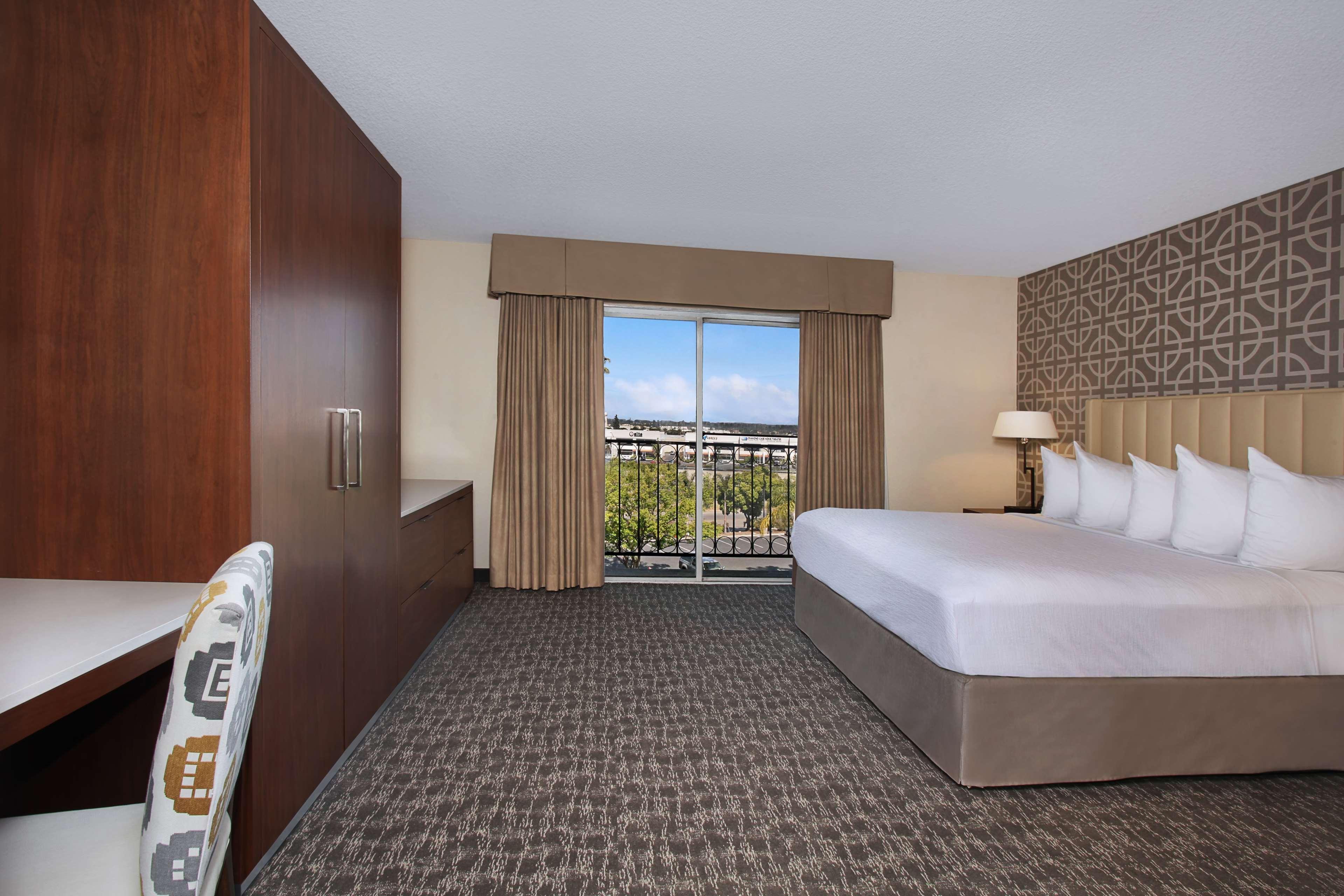 Embassy Suites By Hilton Anaheim North Exterior photo