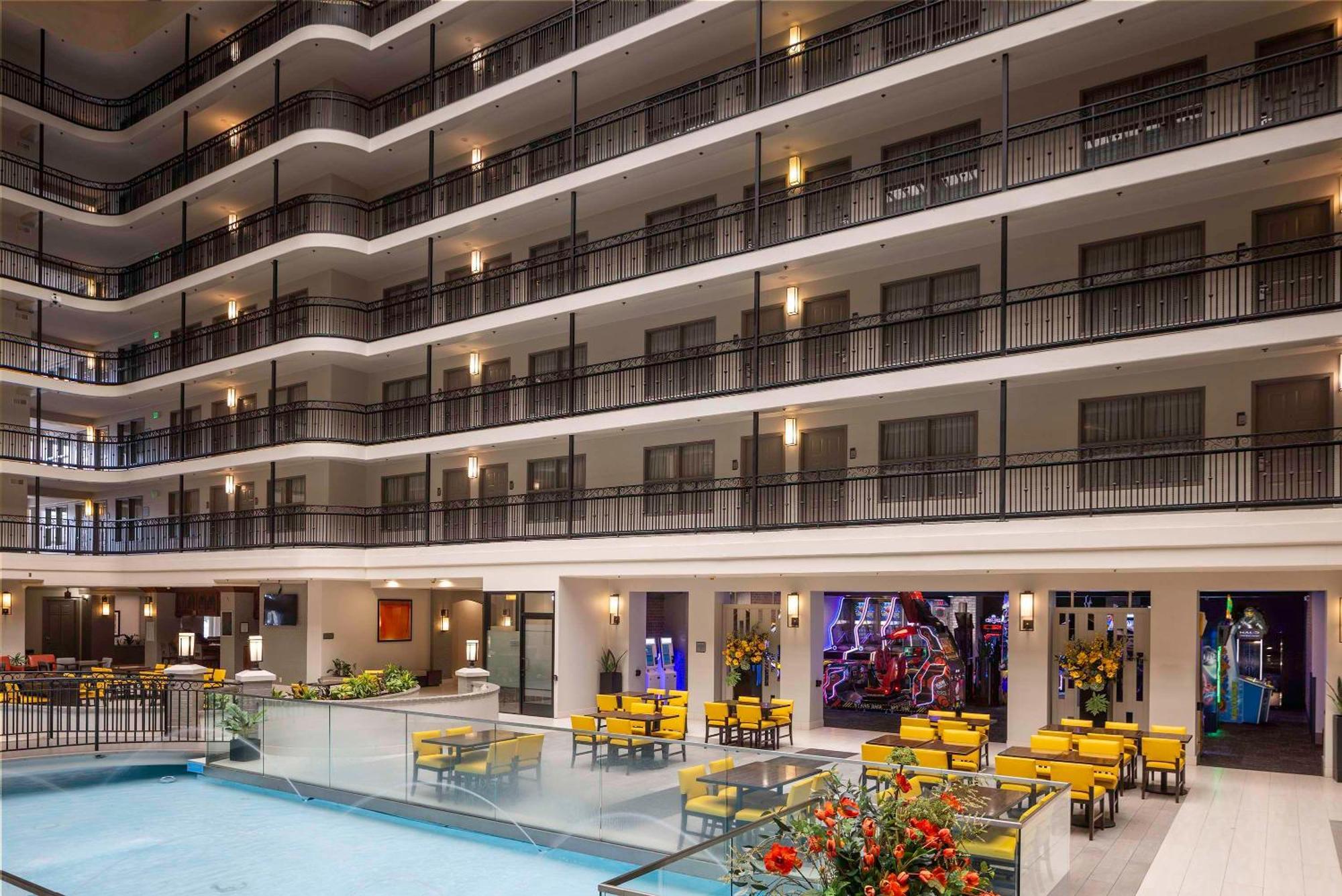 Embassy Suites By Hilton Anaheim North Exterior photo