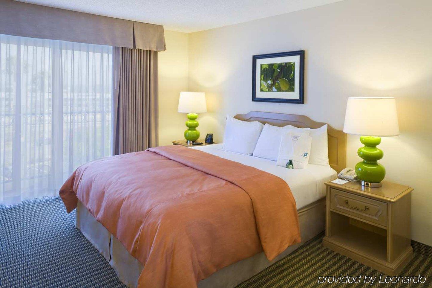 Embassy Suites By Hilton Anaheim North Room photo